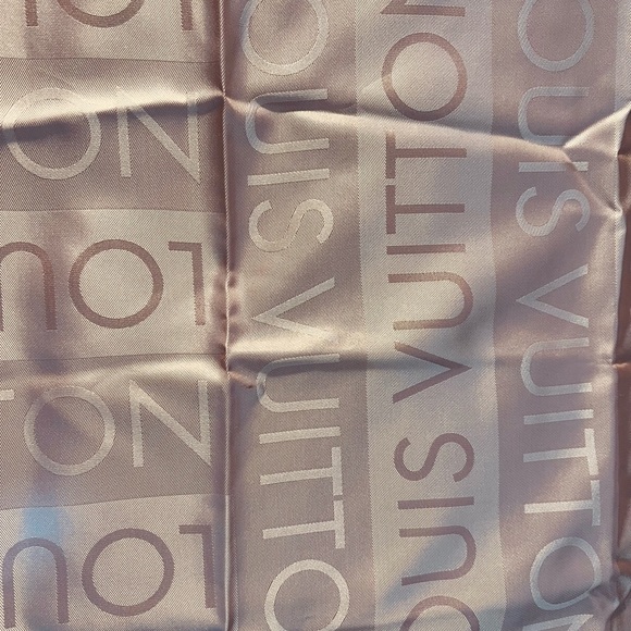 Vintage Louis Vuitton Silk Monogram Square - Picture 4 of 4